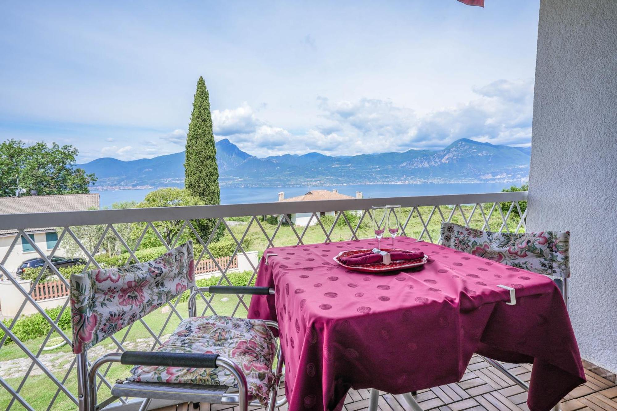 Апартаменты Garda Panoramic House Альбизано Экстерьер фото