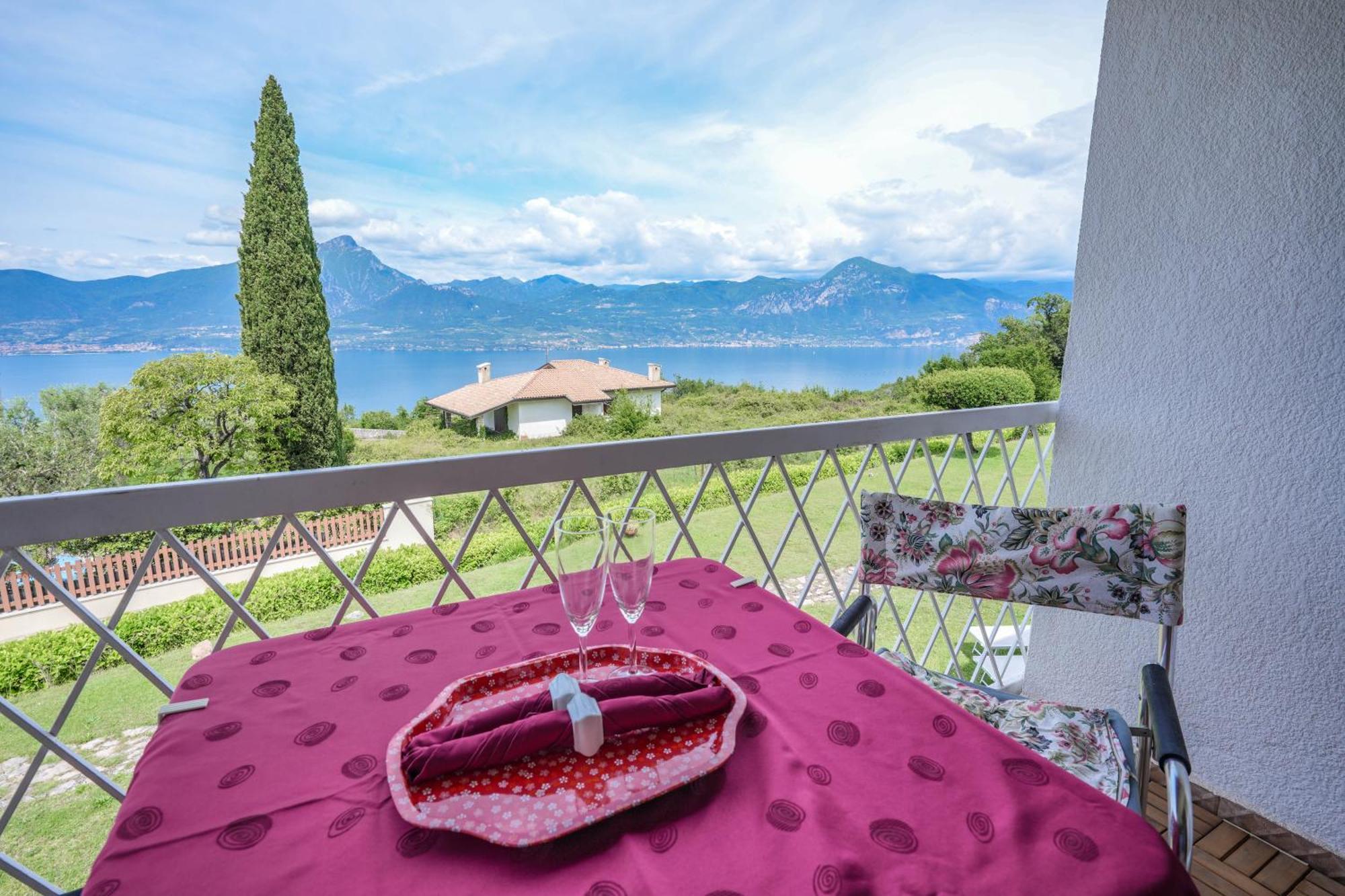 Апартаменты Garda Panoramic House Альбизано Экстерьер фото