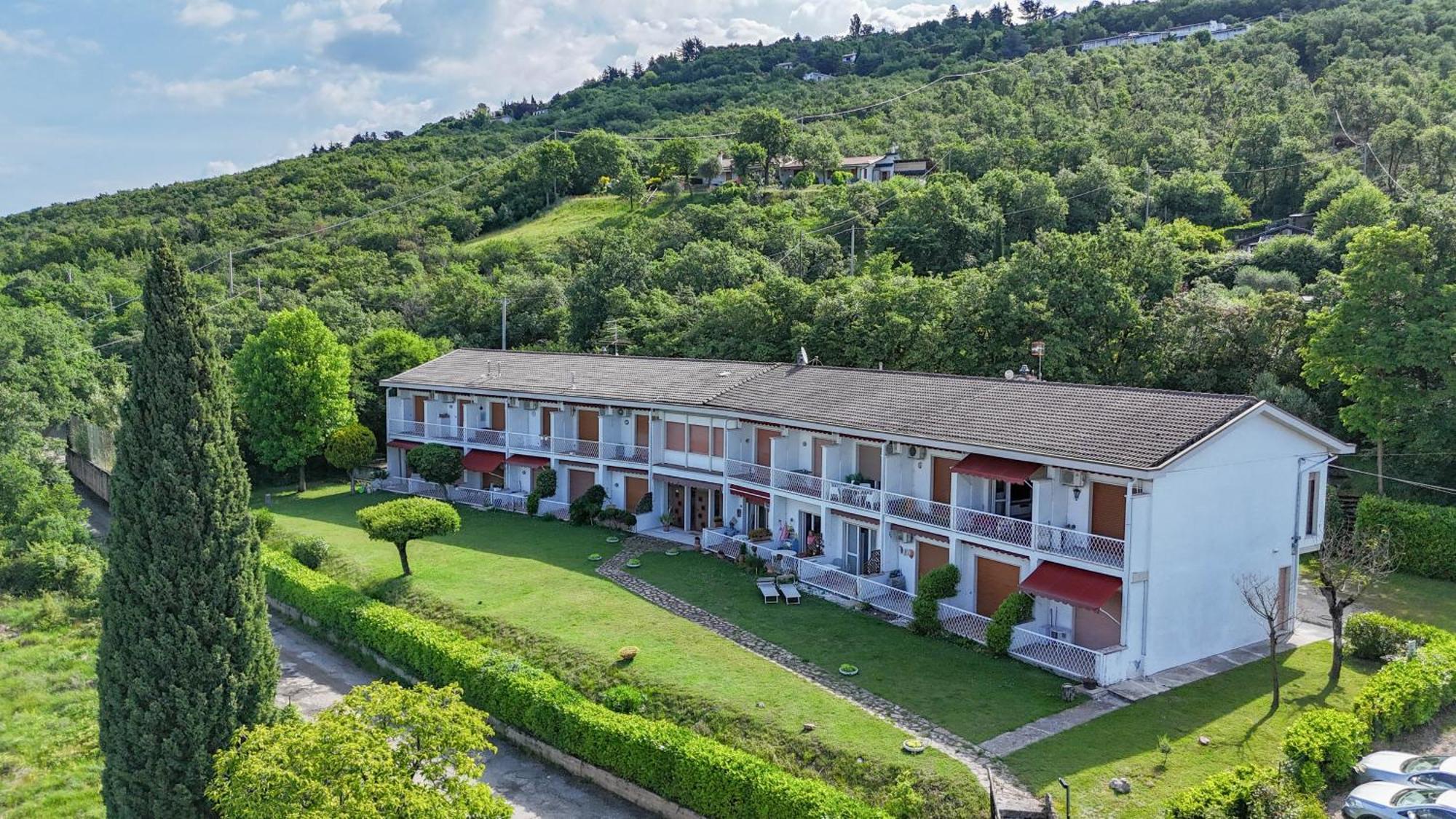 Апартаменты Garda Panoramic House Альбизано Экстерьер фото